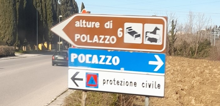 Scherzo a Fogliano e sul cartello stradale Polazzo diventa Pocazzo
